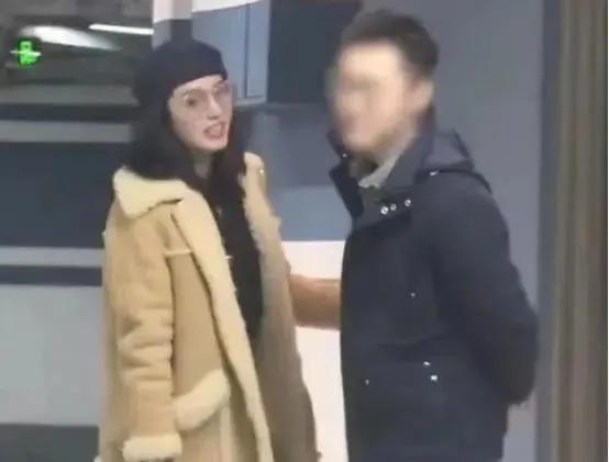 “干爹文学”陈金飞已成过去，她现任更牛？