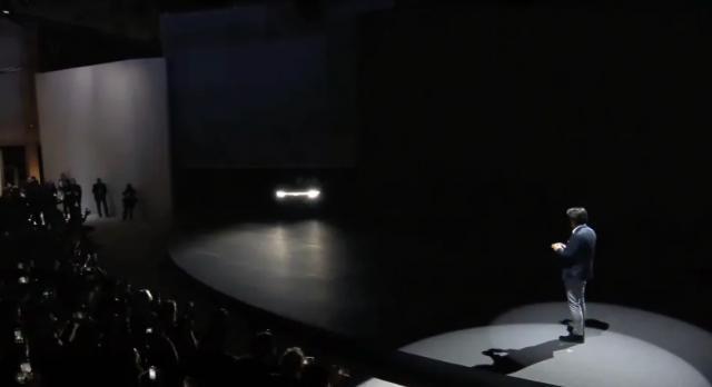 索尼本田合作 Afeela 汽车亮相 CES 2024，用 PS5 手柄操控驾驶