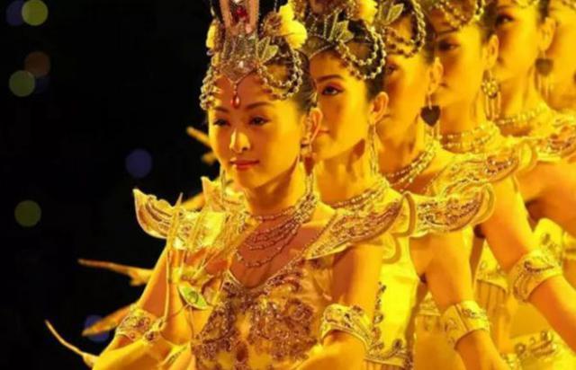 “千手观音”邰丽华一舞成名，2次拒绝富商反嫁给穷小子