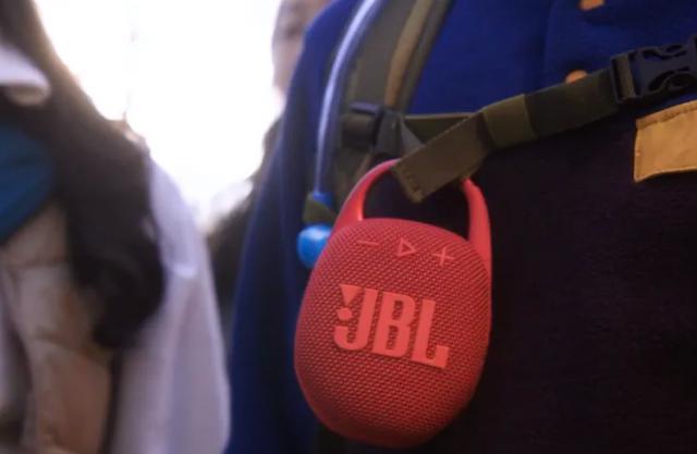 JBL Clip 5 便携蓝牙音箱发布：挂钩更大，续航提升 2 小时