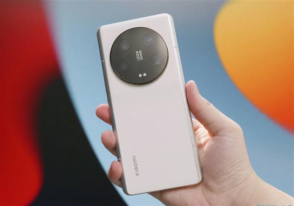 卢伟冰评小米13 Ultra：2024年依然是Ultra级表现力