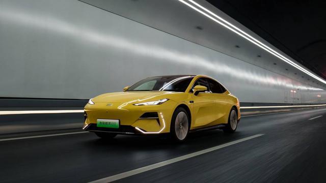 吉利的对手是谁？是小米，是特斯拉，是比亚迪，是丰田本田，也是他自己