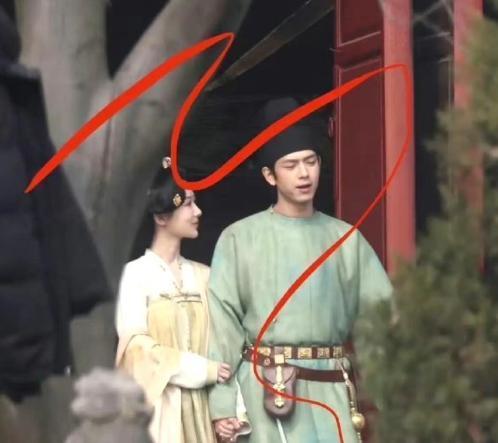 ?才刚进组，就开撕了？