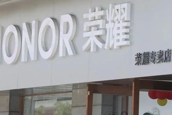 跌落榜首，荣耀手机还卷得动吗？