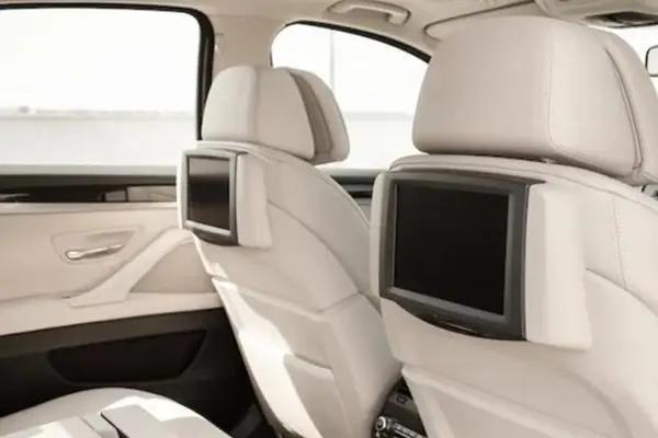 特斯拉、问界、理想等六款热门汽车智能座舱大比拼