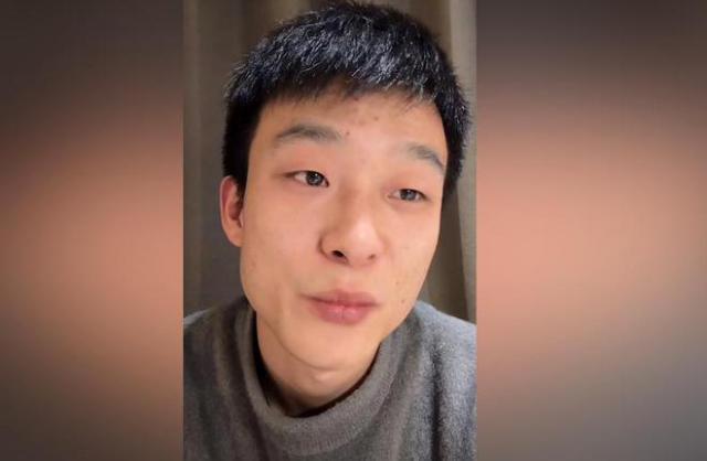 毅玲爸爸开播获1.2亿赞，拒绝300万捐助，为病友家庭撑伞