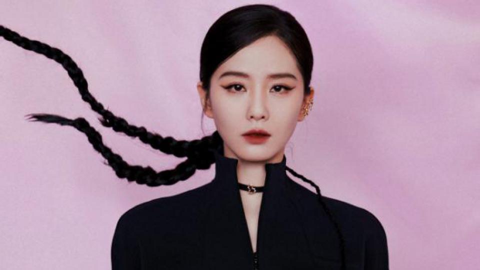 刘诗诗身穿黑色套装 酷感妆容尽显气场