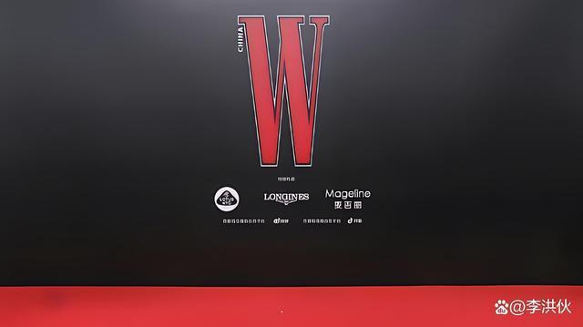 不穿高定不穿公主裙，2024开年第一场红毯谁扛住了镜头