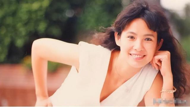 为坐稳“豪门阔太”她拼了，生吞蛤蟆求子，结果还遭背叛