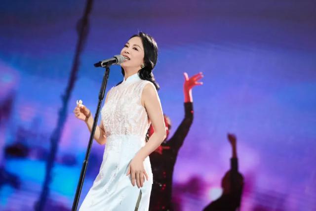 三段婚姻，遗憾没孩子，55岁她终究走出人生困境