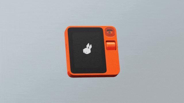 1400元巴掌大小AI硬件，首日卖光1万台，吕骋归来：要干翻所有App