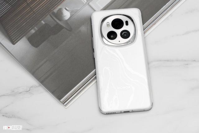 引领行业的又一旗舰产品，荣耀 Magic6 Pro图赏