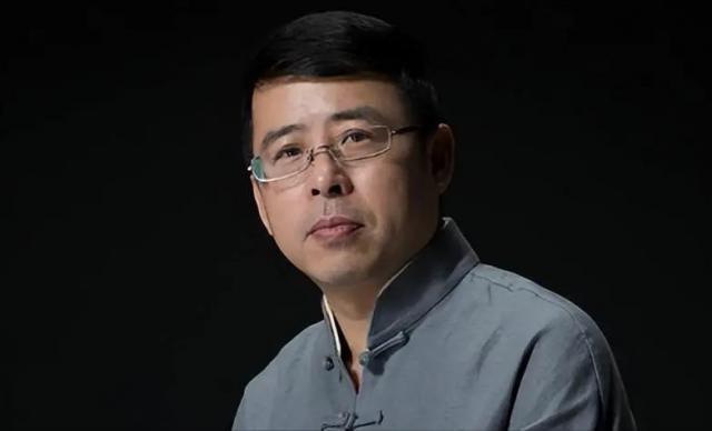 被央视开除，要求中国人向世界道歉，他到底发生了什么？