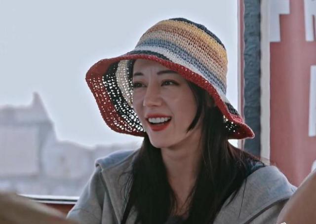 张馨予买街边老人的气球登热搜，老人女儿留言感谢并回应