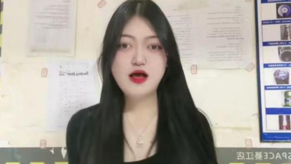 20岁网红摆摆去世，患克鲁宗综合征，因长相被网暴