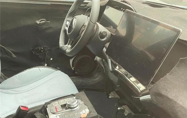 超大屏幕 物理按键！比亚迪新车型元UP内饰谍照曝光