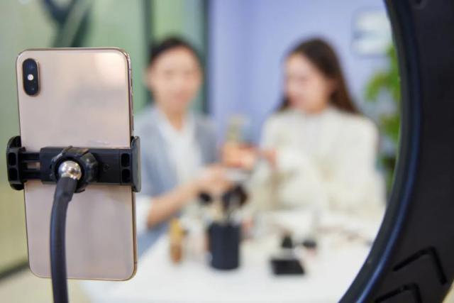 直播电商大主播博弈加剧，谁能做好去中心化