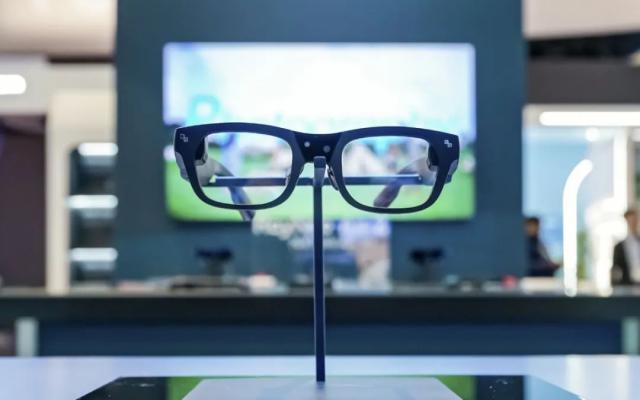 被忽视 11 年的 AR 眼镜，回到了 CES 的舞台中央
