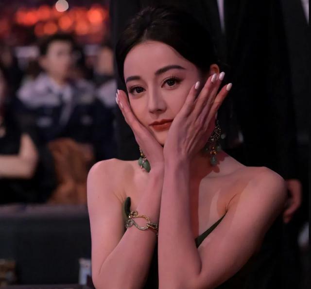 当胡歌和张颂文站在一起，我才彻底明白，什么是顶级骨相