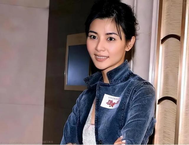 没家世没文化的问题少女，参演《法证先锋》，嫁香港影帝