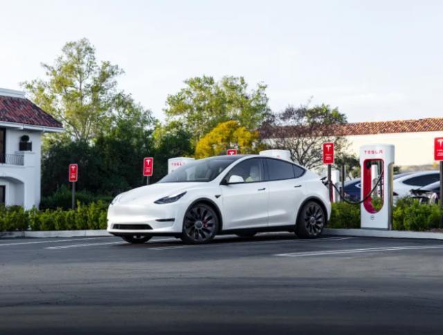 消息称特斯拉扩大 4680 电池产能，单独进口中国电池正极