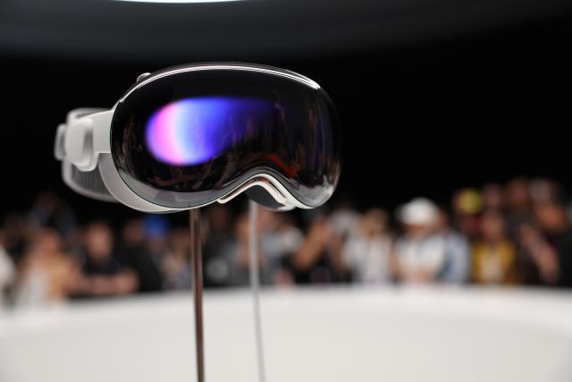 苹果Vision Pro出货量可达60万台，Micro OLED是影响成本及出货量关键