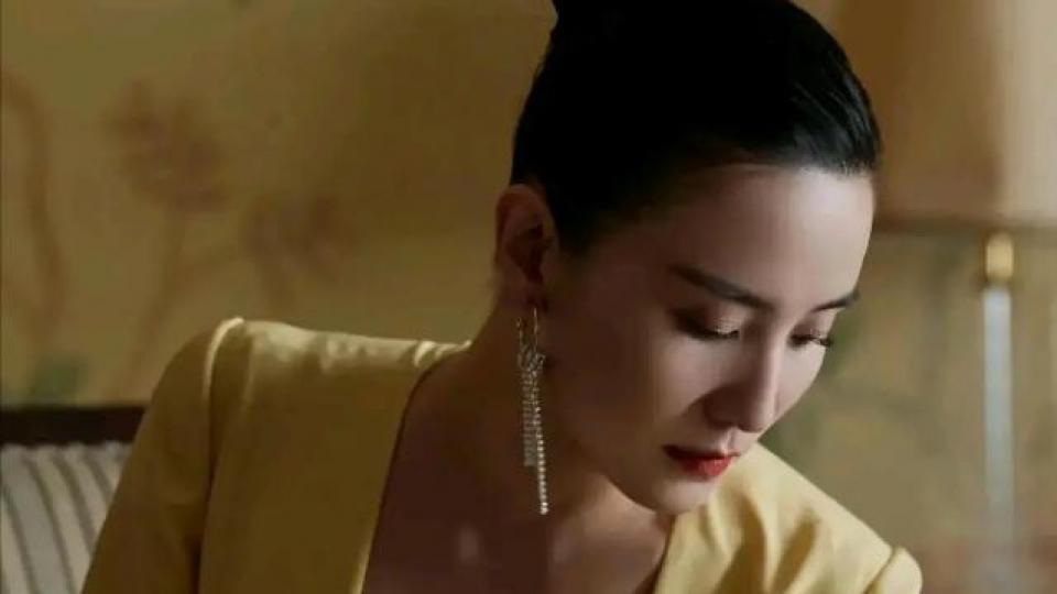 他爱上小23岁的宋佳，结婚5次！不顾儿子，和刘蓓离婚