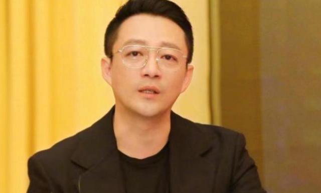 汪小菲霸气维护新女友，狂赞女方现实更美，张颖颖深夜痛哭