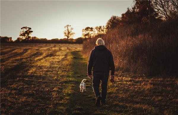 研究表明：男女寿命差距越来越小 2030年有望缩减至3.4岁