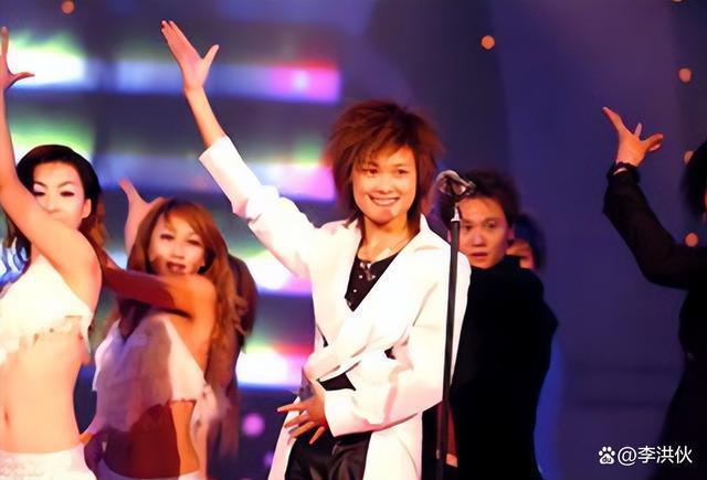 因文科太简单转理科，李宇春以专业第二考入川音，高考物理满分