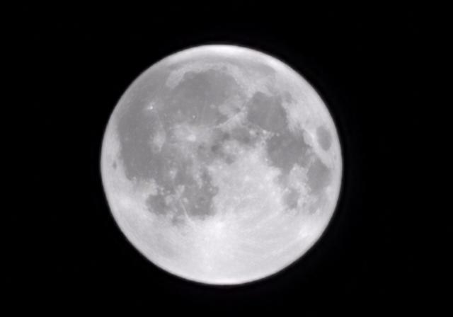 日本探测器首次实现在月球表面着陆！但探测器出故障，发生了啥？