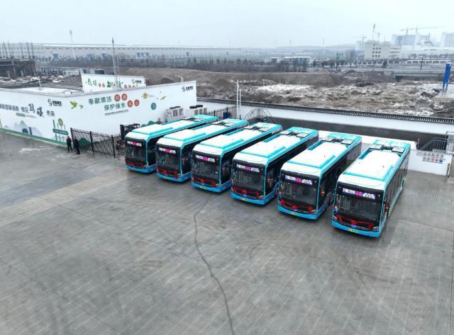 合肥首条氢能公交线路开通运行：10 分钟加满，续航超 300km