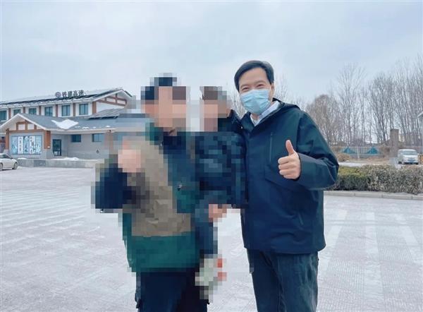 网友在高速服务区偶遇雷军：亲自试驾测试小米SU7