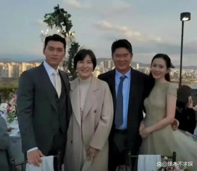 玄彬孙艺珍日本约会，两人眼神拉丝如偶像剧