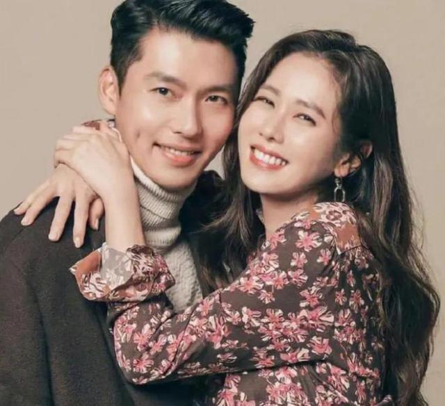 玄彬孙艺珍过节照片曝光，深情对视爱意满满