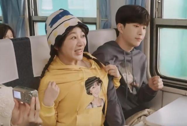 杨紫《要久久爱》首播遭差评：演技一成不变，比范丞丞老太多