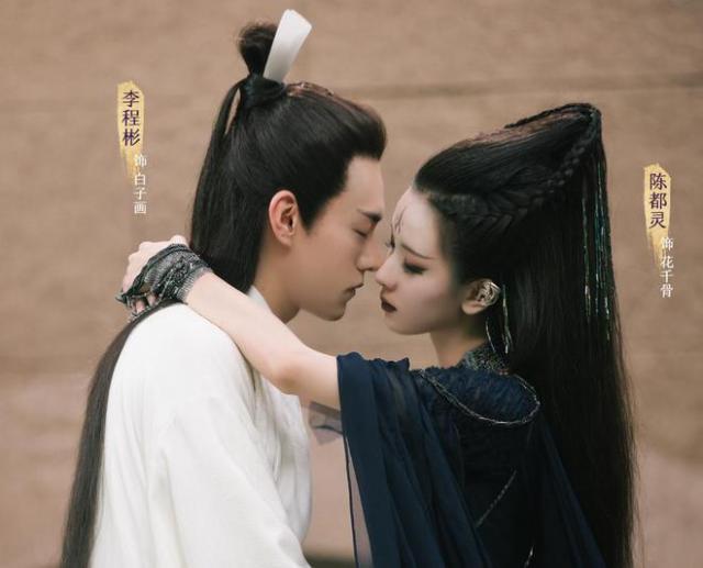 影版《花千骨》差评一片，选角糟糕吻戏辣眼和剧版差距大