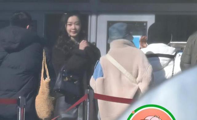 春晚第二次联排：杨幂魏大勋先后现身，宋轶一身大牌