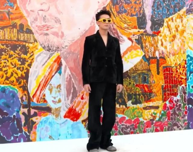 时装周明星生图：周杰伦状态不佳，朱一龙林俊杰造型难看