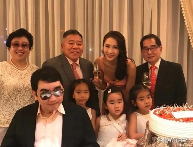 黎姿晒出与富商老公马延强合照，庆祝结婚15周年纪念日