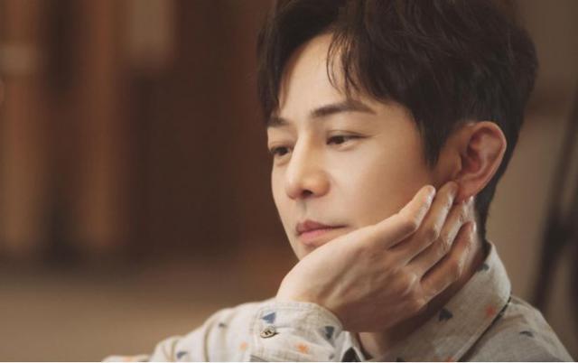 何炅主持生涯中的“第一次翻车”，全程读错嘉宾名字！