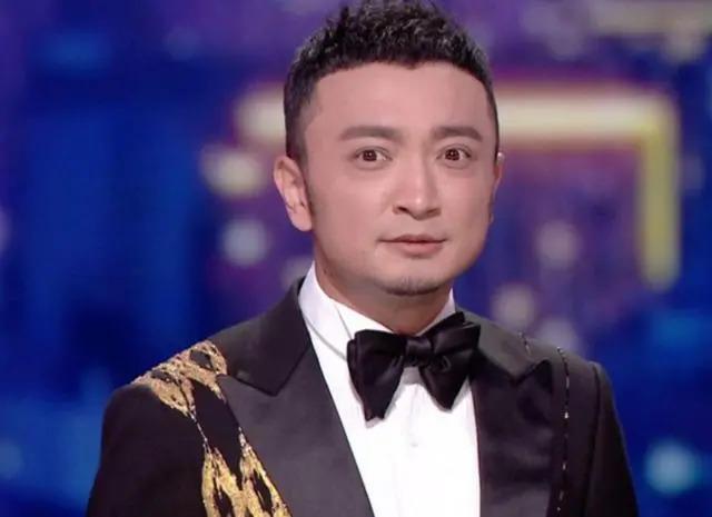 尼格买提在节目中想起外婆，情绪失控，被内涵不成熟