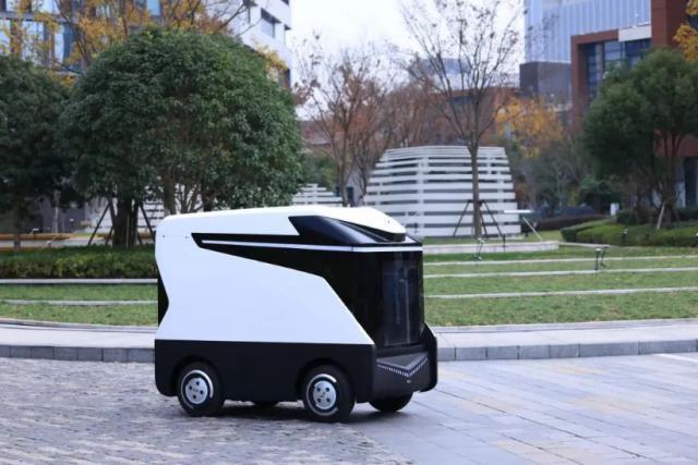 纵目科技推出自动驾驶“充电宝”，为新能源汽车提供智能充电