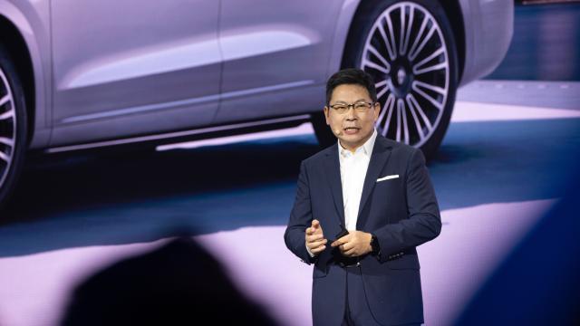 余承东何时走出“产能地狱”？