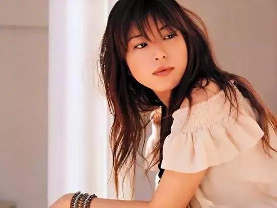 不是吧，她又出轨了。。。