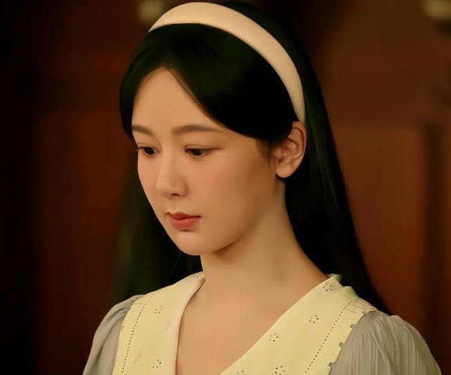 女星扮嫩有多猛？扎双马尾蹦蹦跳，56岁管64岁叫妈