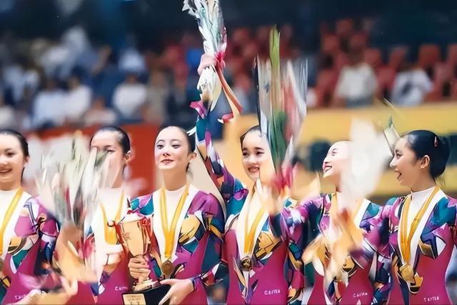 出身条件优异却情路坎坷，47岁重新归来她“杀”疯了？