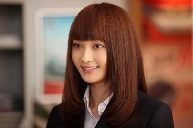 姚笛转行做导演？41岁状态引热议：导演门槛这么低？