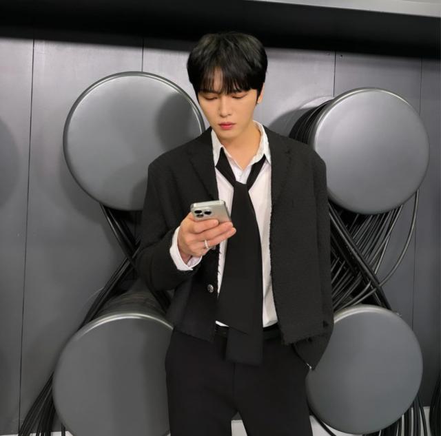 韩知名男星被折磨20年绝望恳求粉丝：我不想死在道路上