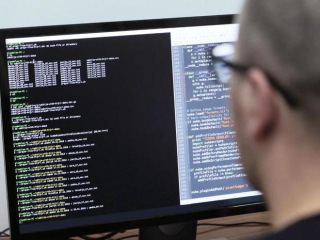 他身价几千亿，退休4年后，重新当码农了